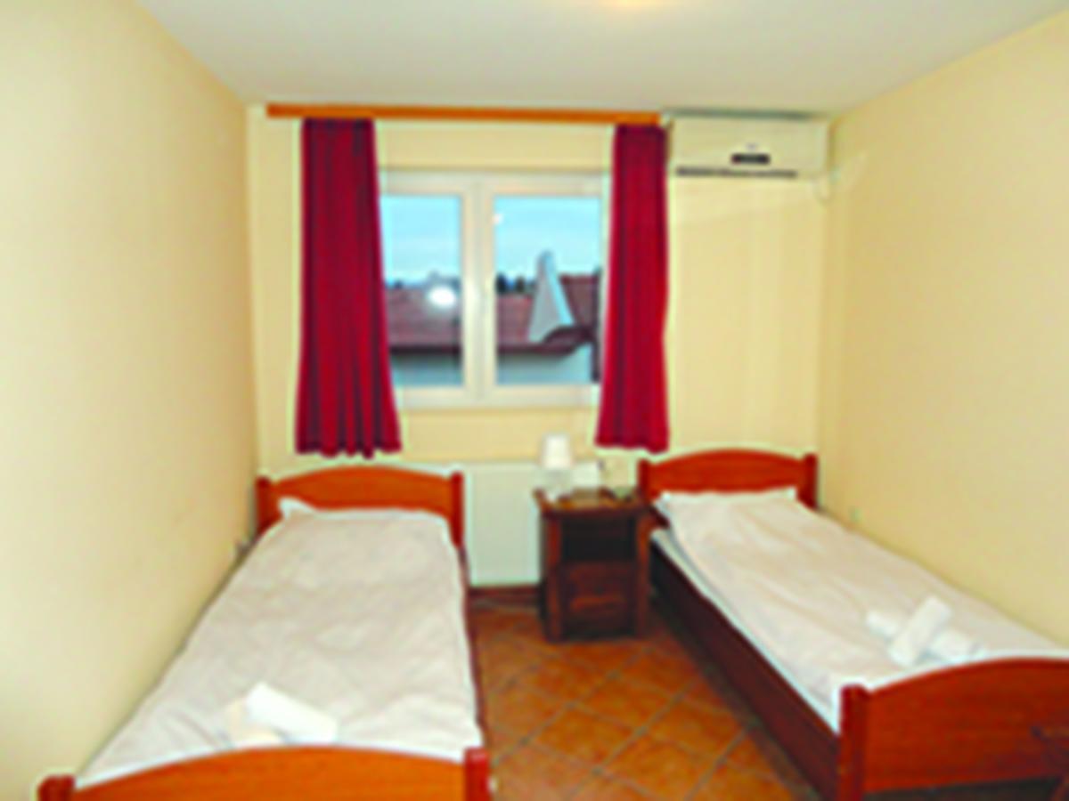 Prenociste "Magnus" Bed and Breakfast Slavonski Brod Buitenkant foto